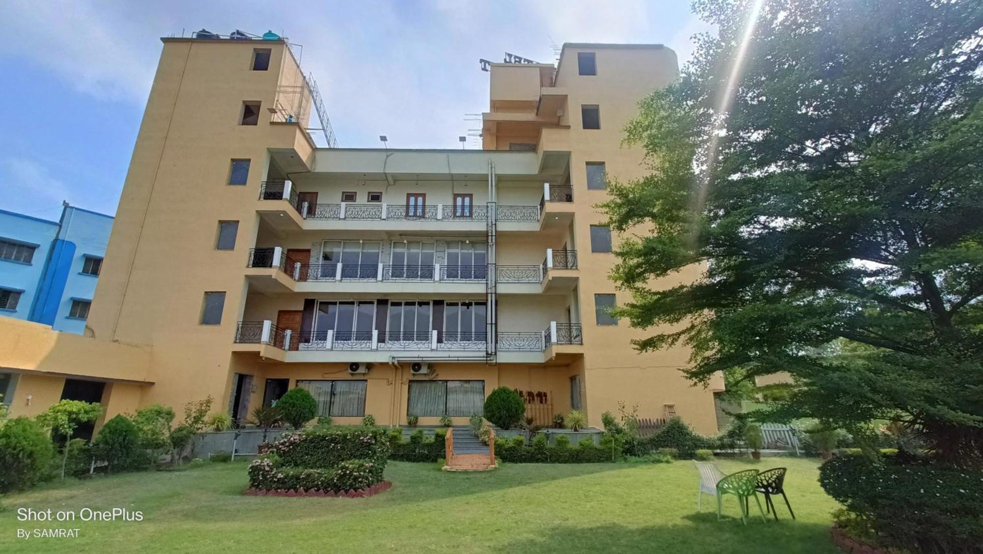 Hotel Trisplanet Kalyani Exteriér fotografie